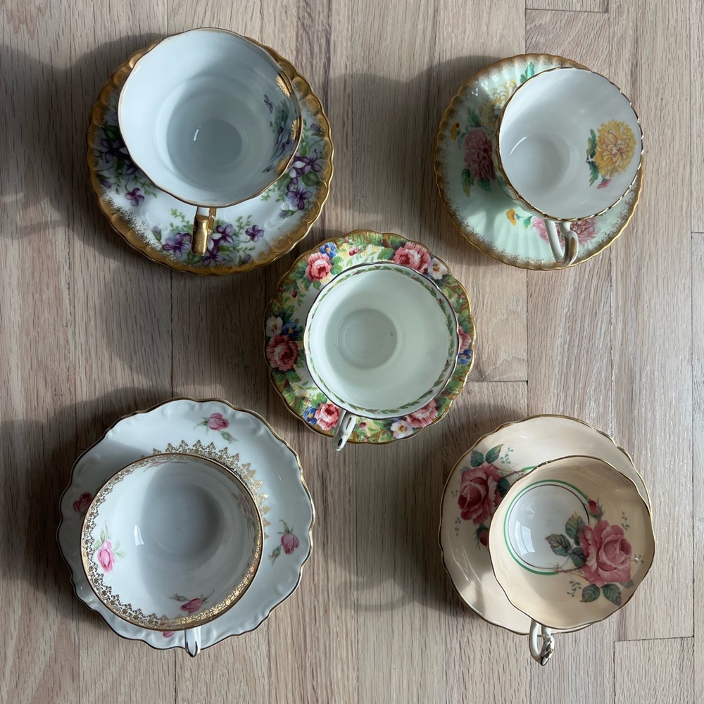 Fine bone china teacups & saucers